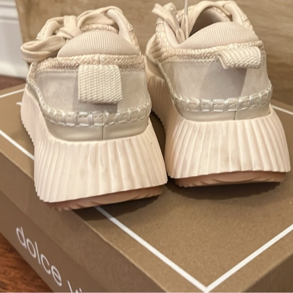 Dolce Vita Dannis ivory sneakers size 6.5
Cream color - Picture 3 of 9
